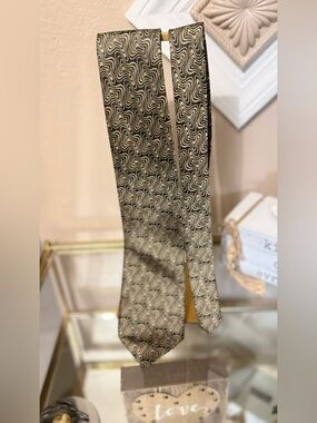 Vintage Hermes Black and Cream Wavy Pattern Men's Tie